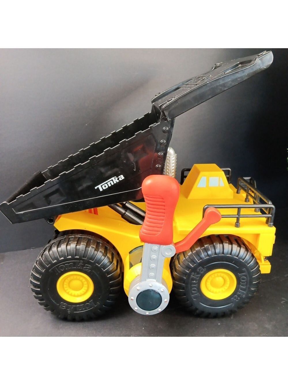 Tonka Strong Arm Dump Truck 2009 Working!